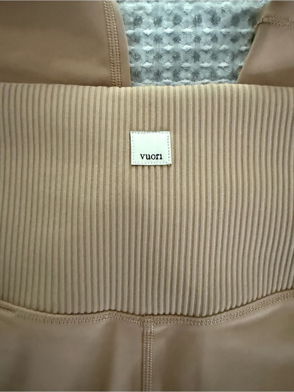 Vuori High-Rise Rib Waste Leggings in Coconut - Picture 6 of 6